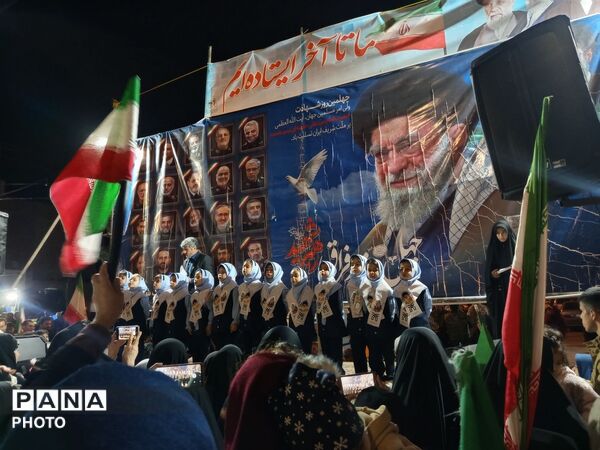 تجمع شبانهٔ شهروندان در پنجاه‌ونهمین شب یادبود در بلوار فضل