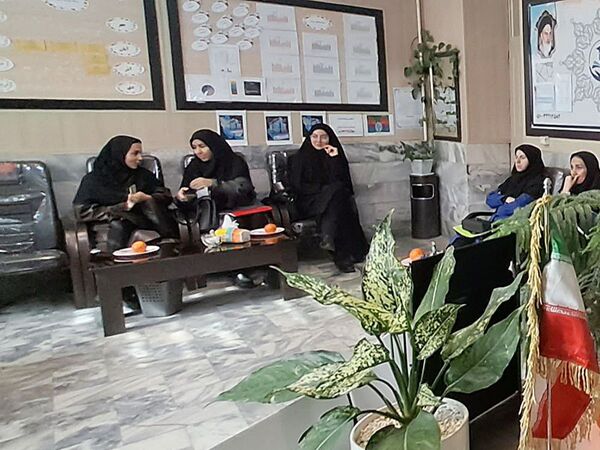 جلسه شورای دبیران مدرسه انیس خوش قدم ناحیه دو 