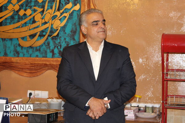 تجلیل از خبرنگاران پانادر کافه دخترانه کانون امام خمینی (ره)