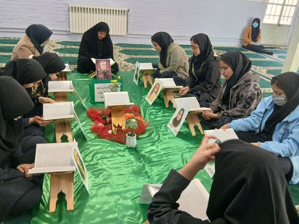 محفل انس با قرآن در دبیرستان دخترانه فاطمیه 