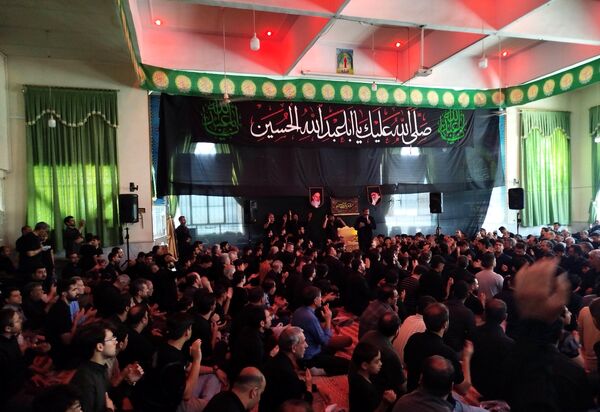 مراسم ظهر تاسوعا حسینی در مسجد شهدای گمنام 