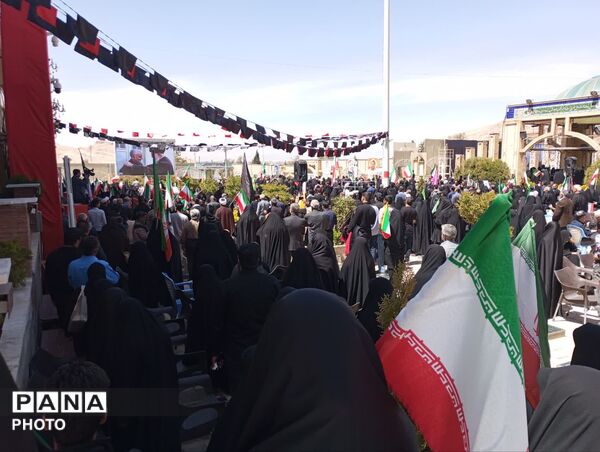 حضور پر شور مردم کرمان در چهلمین روز شهدای جنگ رمضان