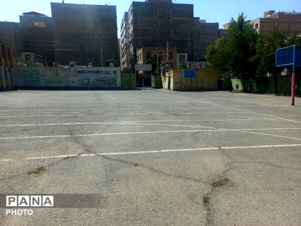 بازدید مدیر آموزش و پرورش ناحیه ۴ کرج از مدرسه تزکیه اسکان زائران رهبر شهید