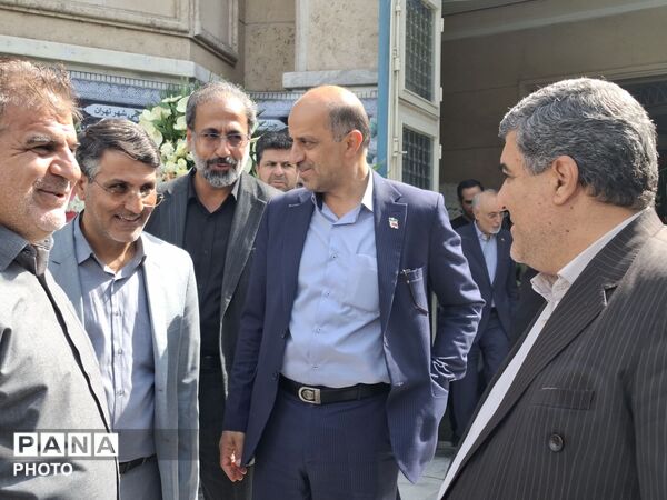 وداع با مادری که سه شهید پروراند و پس از سال ها فراق به آغوش فرزندانش بازگشت
