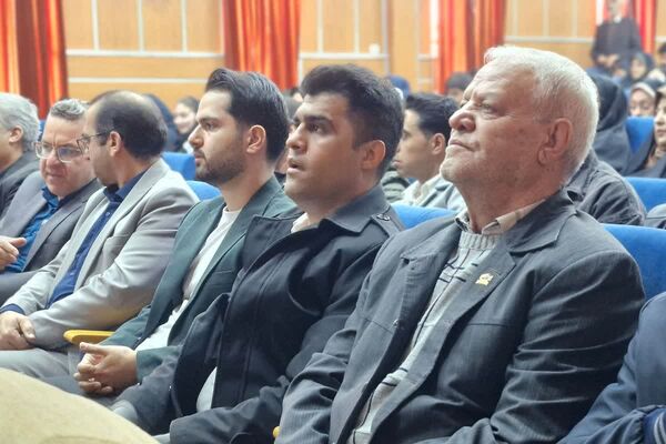 آیین تجلیل و اختتامیه طرح‌های آموزشی معاونت آموزش متوسطه و برگزیدگان رتبه‌های برتر آموزشی در قرچک