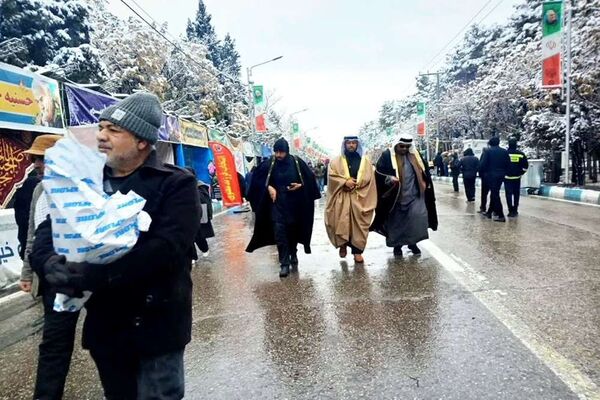روز برفی گلزار شهدای کرمان 