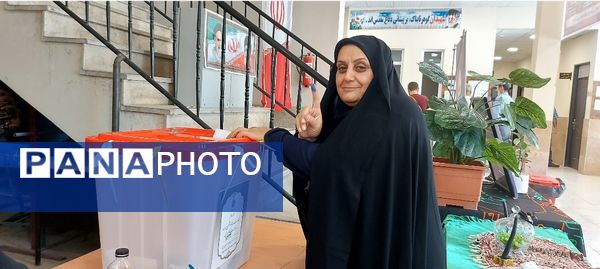 بازدید فرماندار مشهد از ستاد انتخاباتی منطقه ۱۶ مشهد