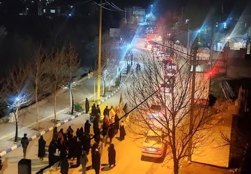 رژه خودرویی به مناسبت شهادت رهبر شهید در شهر بار نیشابور