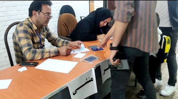 حضور دوباره‌ دلباختگان وطن با شور حسینی در پای صندوق های رأی
