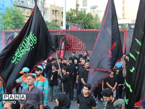 ماتم حسینی در چهارراه بهار؛ ضجه های عاشورایی در غروب غربت