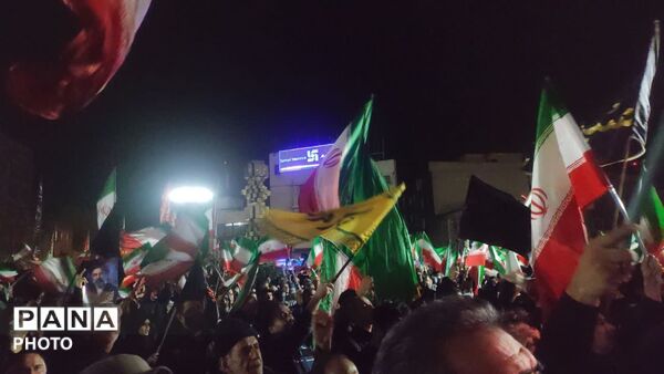 تشییع ۴ شهید ناو دنا در میدان جمهوری