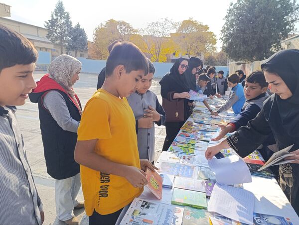 برگزاری نمایشگاه کتاب در دبستان معلم دو آشخانه 
