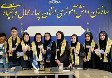 خبرنگاری، خطِ موازی با حق است