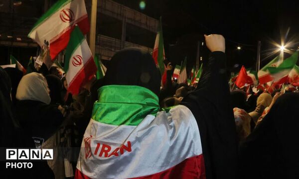 حضور پرشور مردم ولایتمدار محمدشهر در سی و یکمین شب راهپیمایی