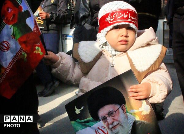 بیعت مردم کبودرآهنگ با رهبر جدید انقلاب اسلامی
