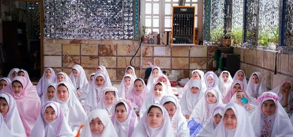 جشن تکلیف در امامزاده محمد(ع)؛ تجلی بندگی در دل دختران نوجوان