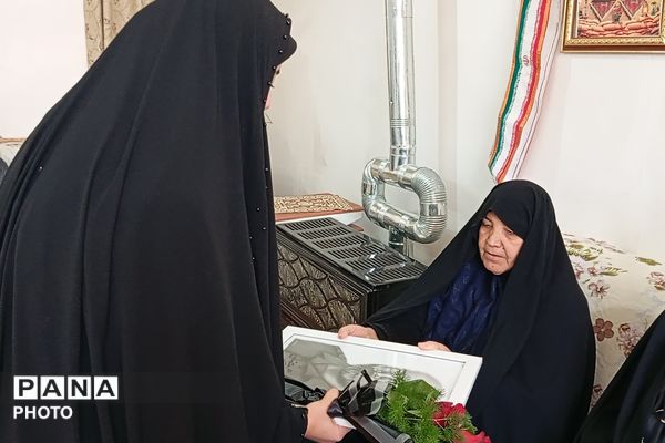  از قاب یک هنرمند تا دل یک مادر شهید