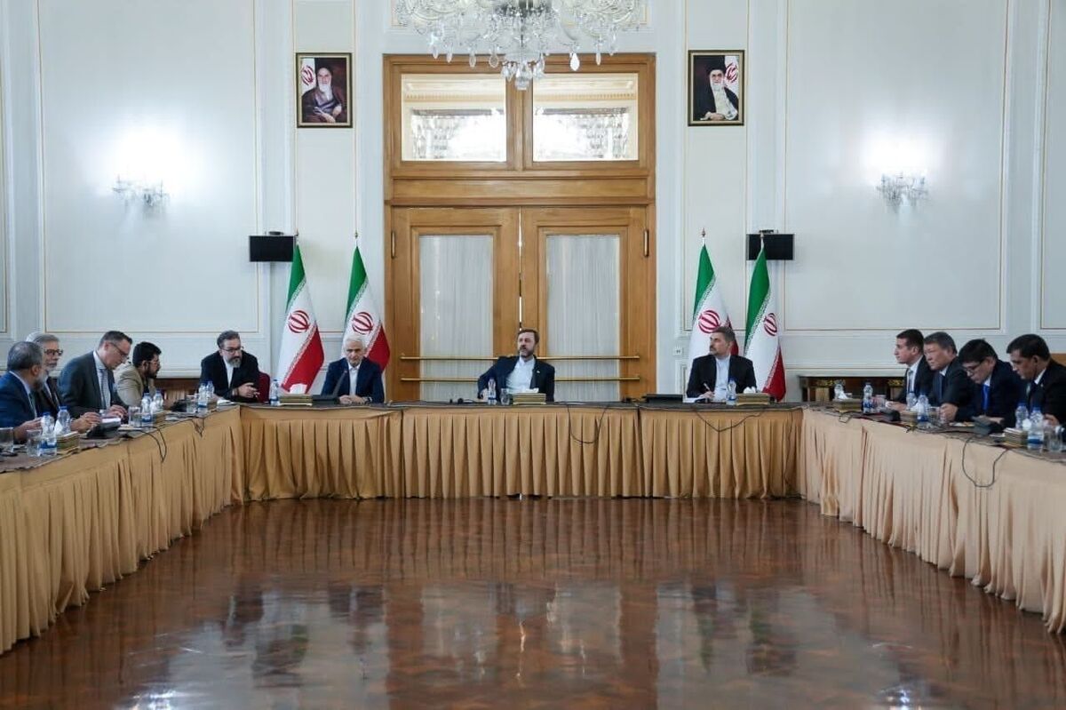 گزارش معاون وزیر خارجه به سفرای خارجی مستقر در تهران در مورد طرح مذاکراتی ایران
