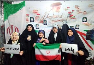 غرفه تشکل‌های دانش‌آموزی در رویداد با هم قوی‌تریم 
