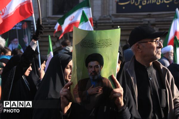 بیعت مردم تهران با سومین رهبر انقلاب