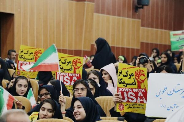 تجمع دانش‌آموزان آموزشگاه‌های شمال غرب شیراز در روز دانش‌آموز