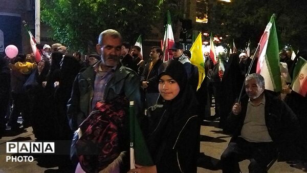 دختران نیشابوری در صف اول تجمعات-۳