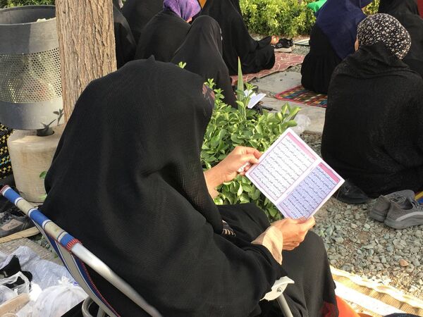 برپایی مراسم دعای عرفه در گلستان شهدای اصفهان