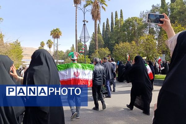 ۲۲ بهمن روز همبستگی و حضور مردم است