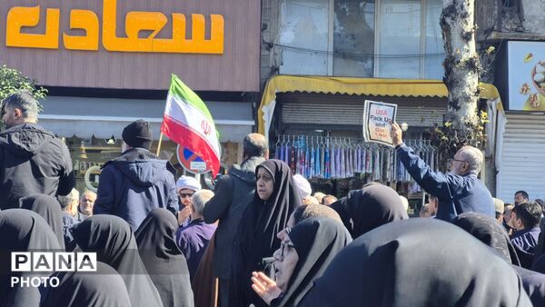 حضوری حماسی و عاشقانه در رثای رهبر