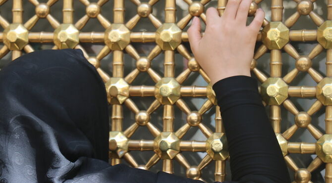 حال و هوای زائران حرم مطهر رضوی در ظهر تاسوعا