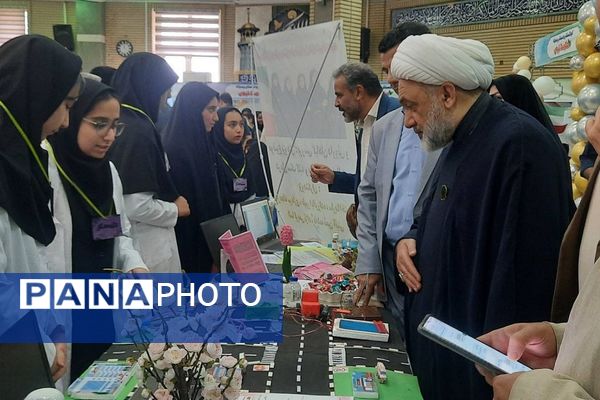 برگزاری نمایشگاه دستاوردهای دانش آموزان مدارس حکمت نبوی. ناحیه دو شهرری 