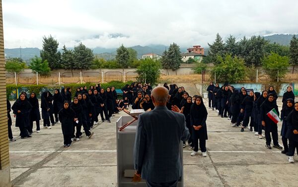 شروع سال تحصیلی جدید در دبیرستان یاران امام گلوگاه 