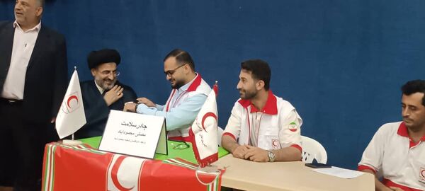 برپایی میز خدمت ادارات در مصلای نماز جمعه شهرستان محمودآباد