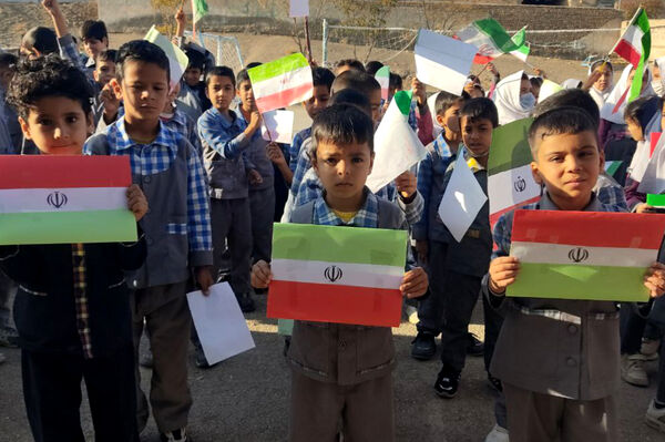 مراسم صبحگاهی دبستان شهید رحمت الله قلعه یزدانی و آموزشگاه آیت الله اراکی