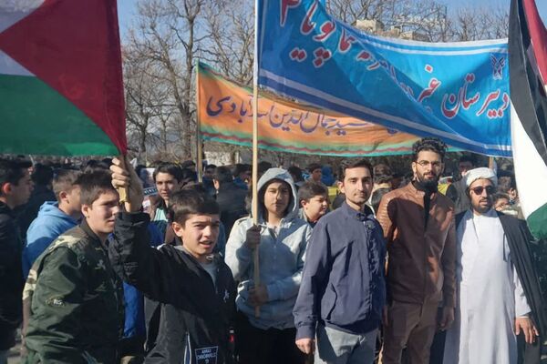 حضور دانش آموزان مدارس سما بجنورد در راهپیمایی 22 بهمن 