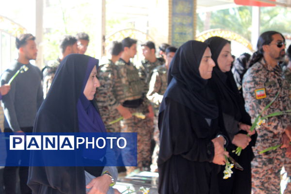 غبارروبی مزار مطهر شهدا به مناسبت آغاز دهه مبارک فجر در فراشبند