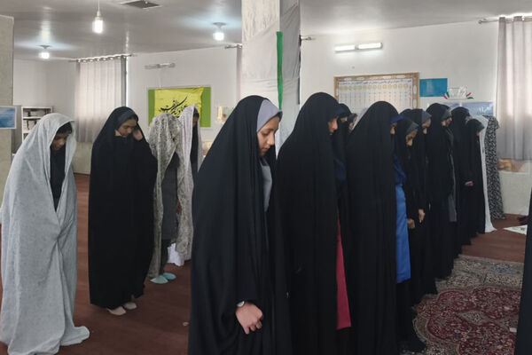  جشن نیمه شعبان در دبیرستان شاهد ام‌ابیها آباده