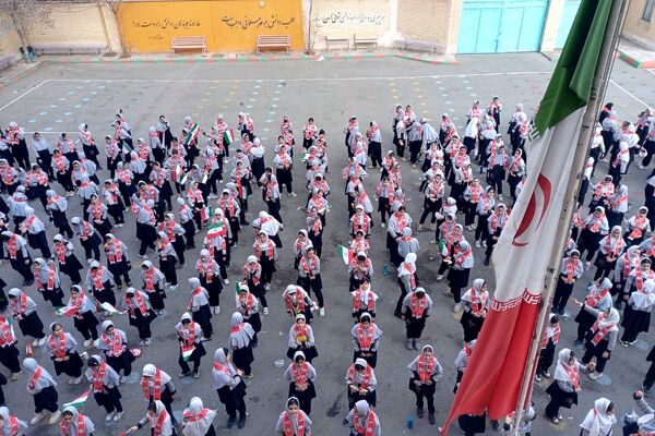 جشن پیروری انقلاب اسلامی در دبستان شهید آقچه‌لو رباط‌کریم