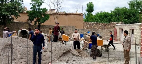 آغاز بتن‌ریزی مدرسه شهید ذوالفقاری در روستای احمد آباد