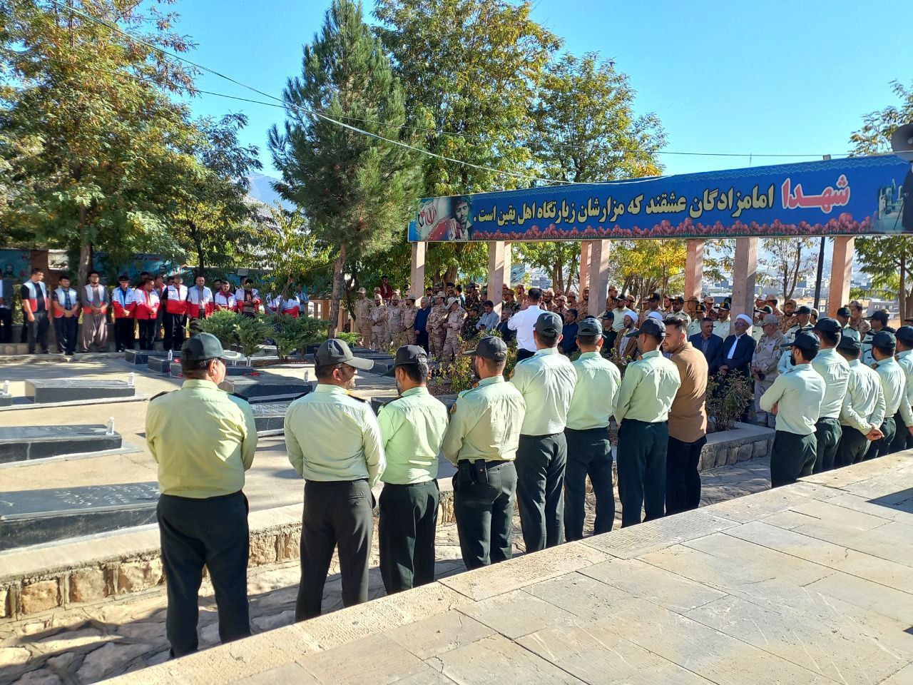 ادای احترام به شهدای بانه در هفته نیروی انتظامی