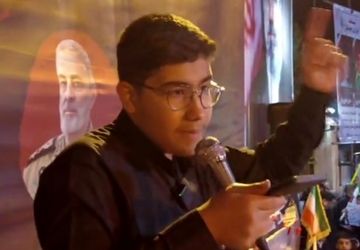 رجزخوانی دو زبانه خبرنگار پانا در تجمع باشکوه مردم قم