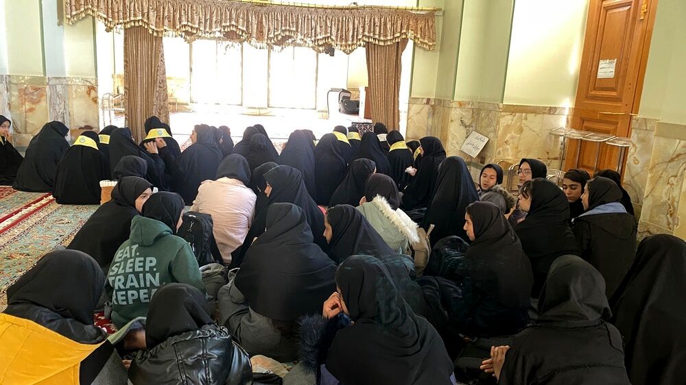 بازدید دانش آموزان دبیرستان دخترانه امید از آرامگاه شهید مدرس