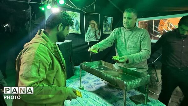 چراغ موکب‌ها در اجتماعات شبانه روشن است