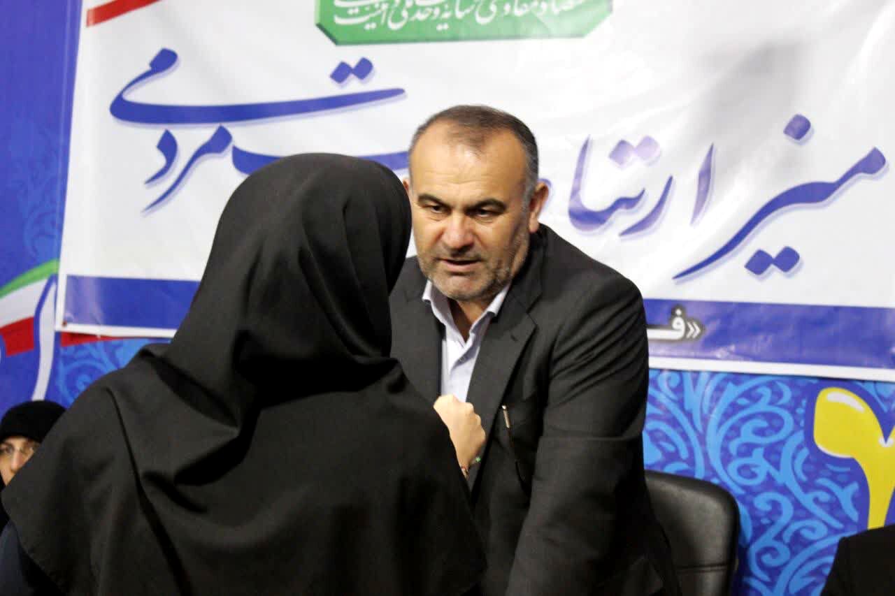 میز ارتباطات مردمی با حضور مدیرکل آموزش و پرورش مازندران 