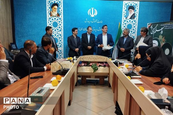 تقدیر از مدیران مدارس ابتدایی بهارستان دو