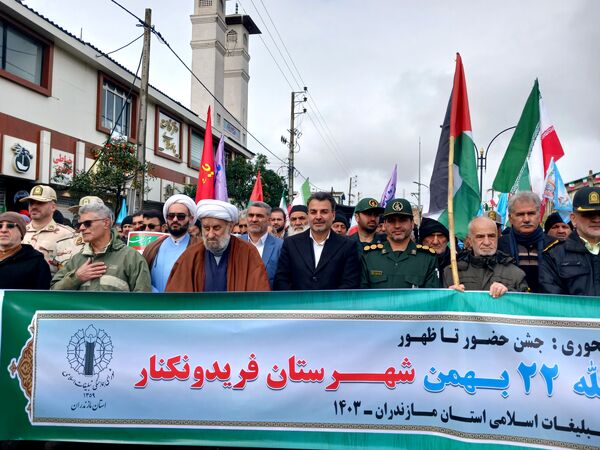 راهپیمایی مردم فریدونکنار در یوم الله 22 بهمن