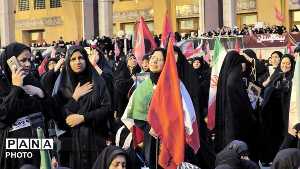 تلاقی اشک حق و صلابت ملت، امروز در تشییع قائد امت 