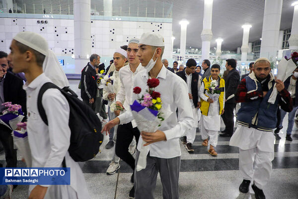 مراسم استقبال بازگشت اولین کاروان عمره گذار دانش آموزان پسر