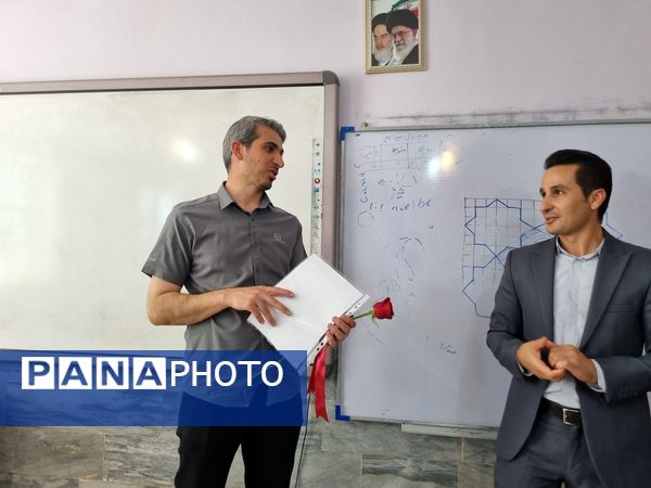 تقدیر از معلمان دبیرستان نمونه دولتی پژوهش آشخانه