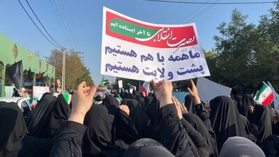 بانوان شهرستان دهلران با رهبر سوم انقلاب بیعت کردند.